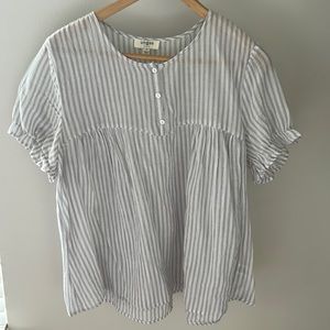 Umgee White and Gray Blouse with Contemporary Flair